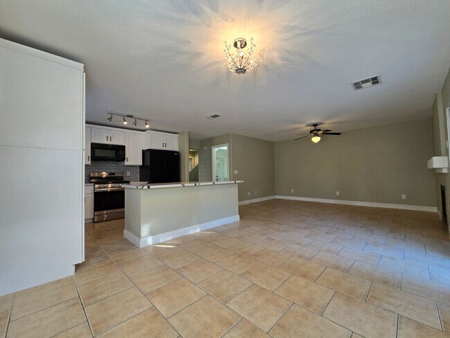 Building Photo - A Fabulous 4 Bedroom Home in Peccole Ranch