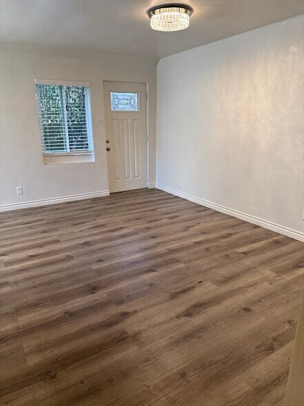 Building Photo - 1711 Miramar St