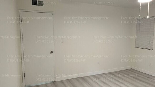 Building Photo - Remodeled 3 bedroom/ 2 bathroom home