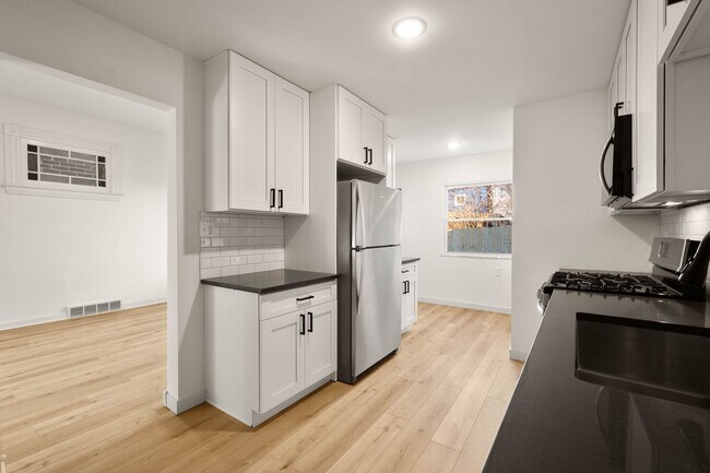 Building Photo - MOVE IN TODAY to this FULLY RENOVATED 4-BEDROOM located in Munhall!