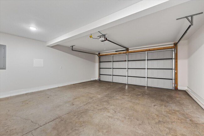 Building Photo - 393 Frontier Dr