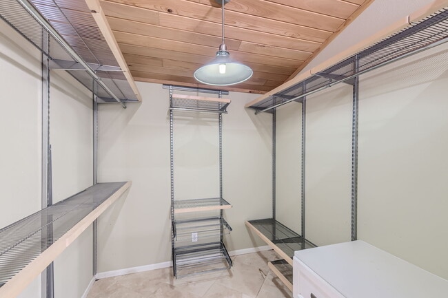 Building Photo - 5106 Orleans Court