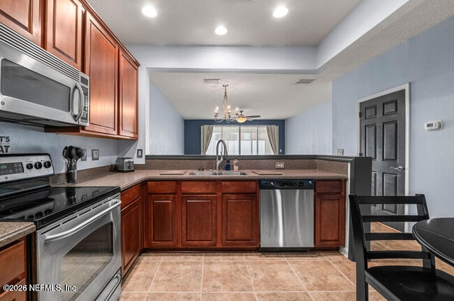 Building Photo - 4265 Highwood Dr