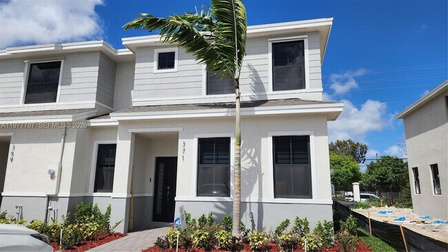 Building Photo - 371 NE 16th St