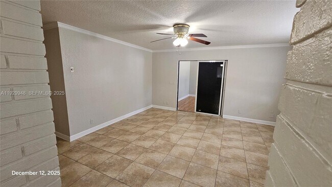 Building Photo - 1040 N 70th Ave