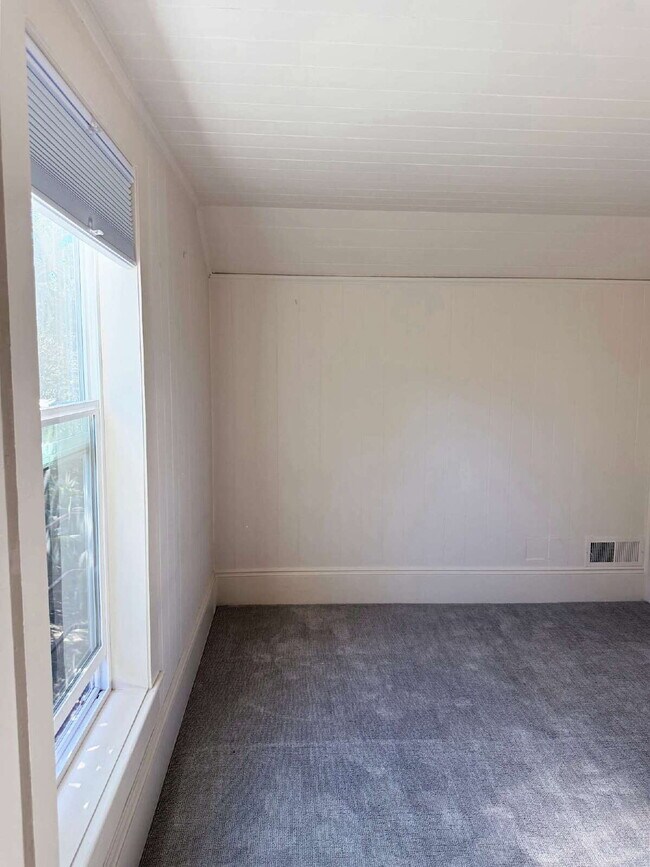 Building Photo - Spacious Two-Story Ranch Home Near Sonoma