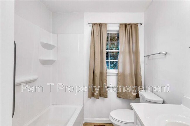 Building Photo - 2019 E 59th St