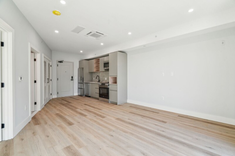 Building Photo - 3748 Lancaster Ave