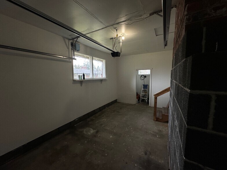 Building Photo - 8311 Bridgeport Way SW