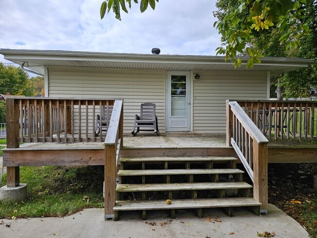 Building Photo - 3 bed/1.5 bath house near Sabraton