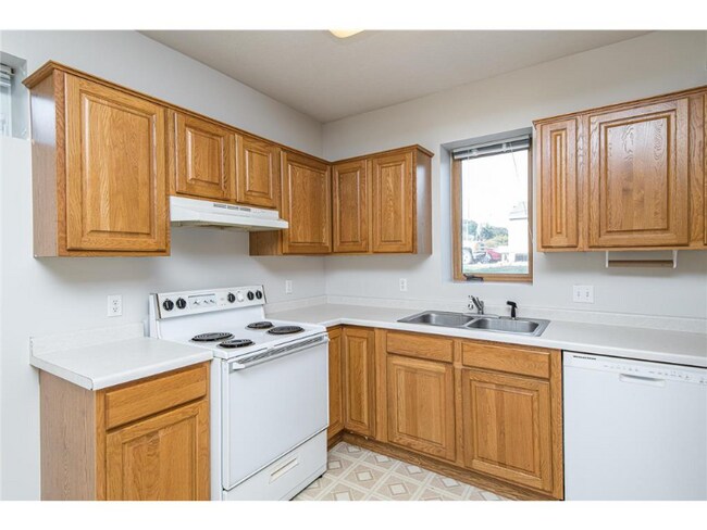 Building Photo - 117 21st St SE