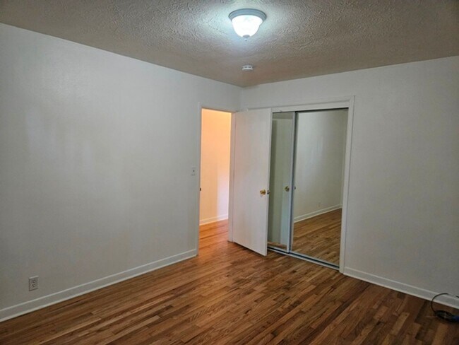 Building Photo - 750 Menlo Dr N