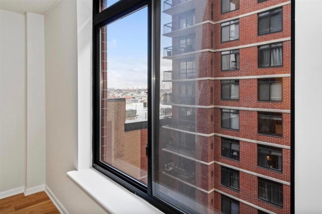 Building Photo - 700 1st St