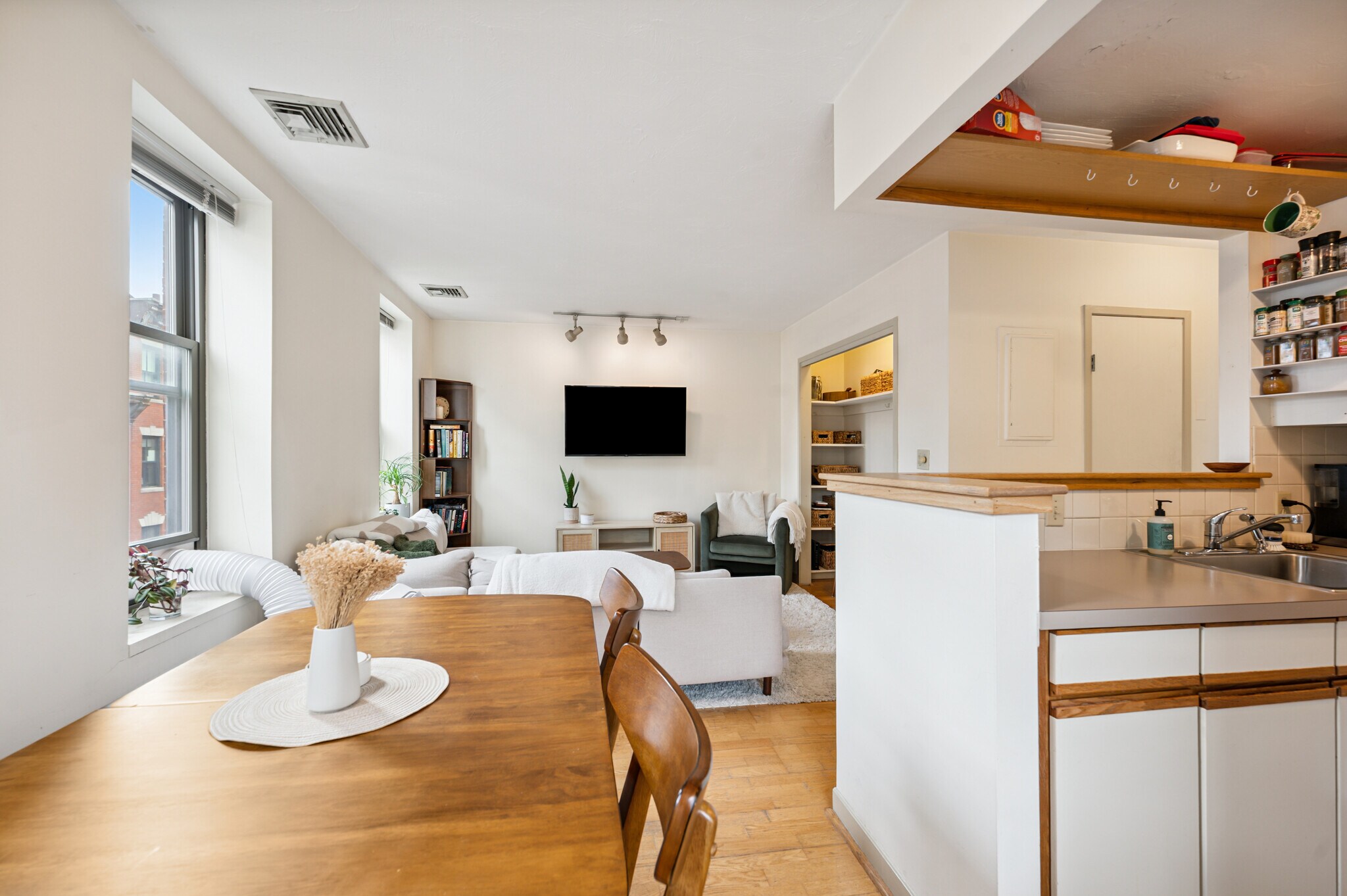 Building Photo - 5 Grove St