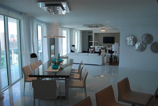 Building Photo - 200 Sunny Isles Blvd
