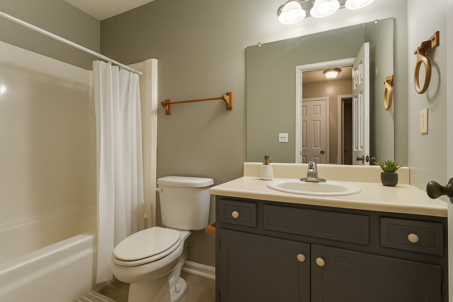 Building Photo - 4428 Bonnell Dr NW