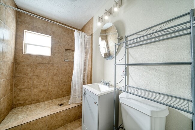 Building Photo - 303 Park St