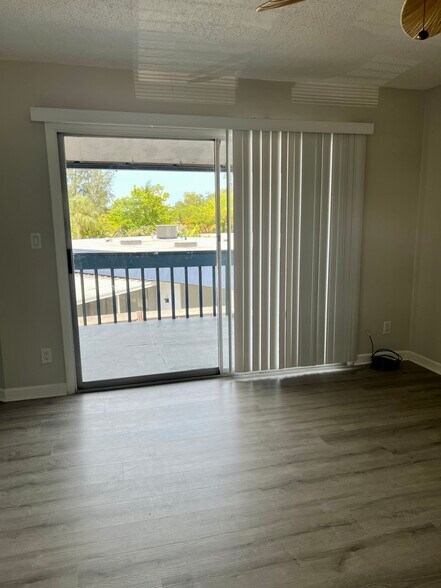 Walk onto outdoor lanai. - 7006 Midnight Pass Rd