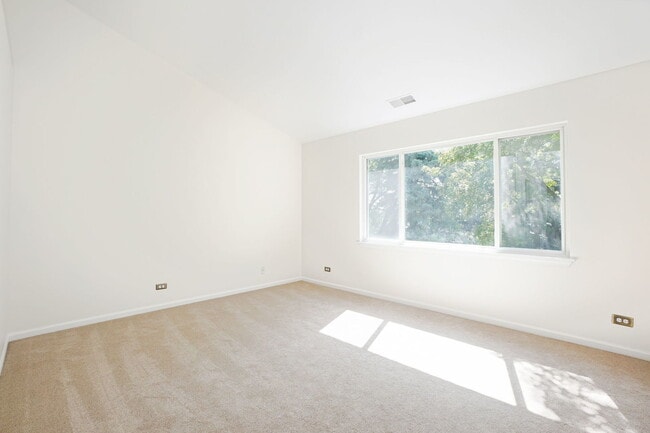Building Photo - 3013 Kentshire Cir