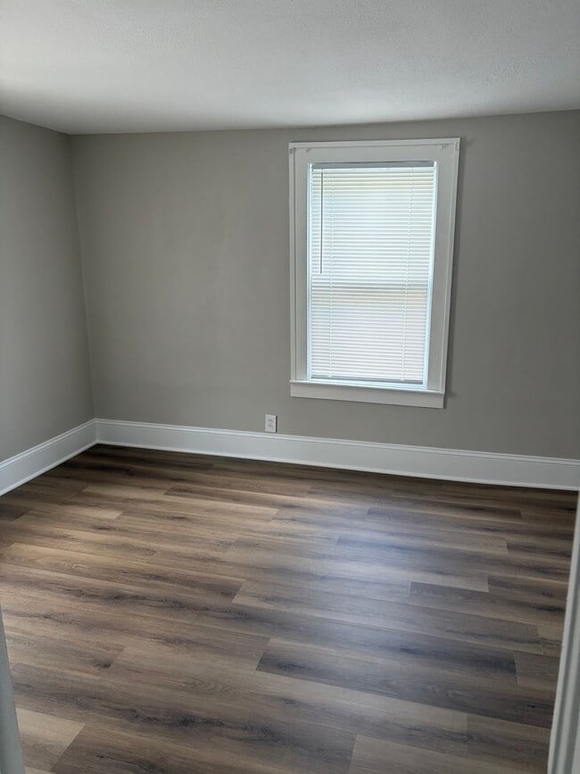 Building Photo - 3 Bedroom 1 Bath 2 Story Home