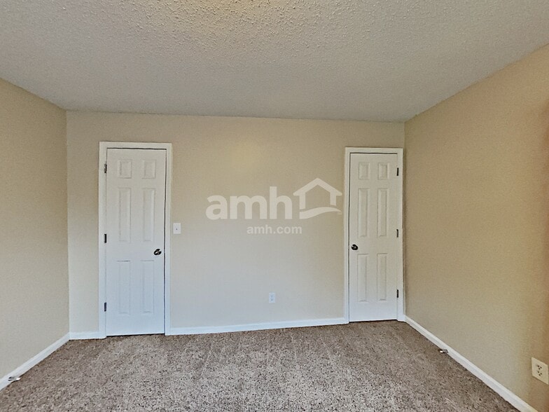 Building Photo - 104 MacBeth Dr