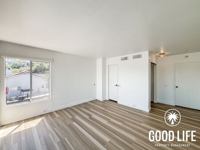 Building Photo - 9400 Crest Dr