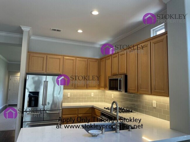 Building Photo - 208 Stetson Dr