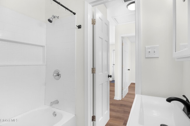 Building Photo - 3 Miracle Ln