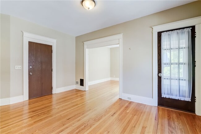 Building Photo - 294 Laburnam Crescent