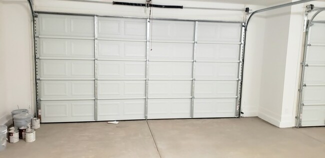 Building Photo - The 2 YEARS NEW 4 bedroom + 3 car garage r...