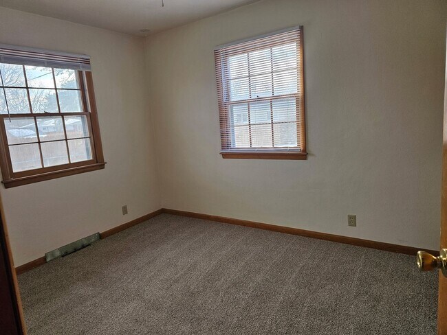 Building Photo - '011