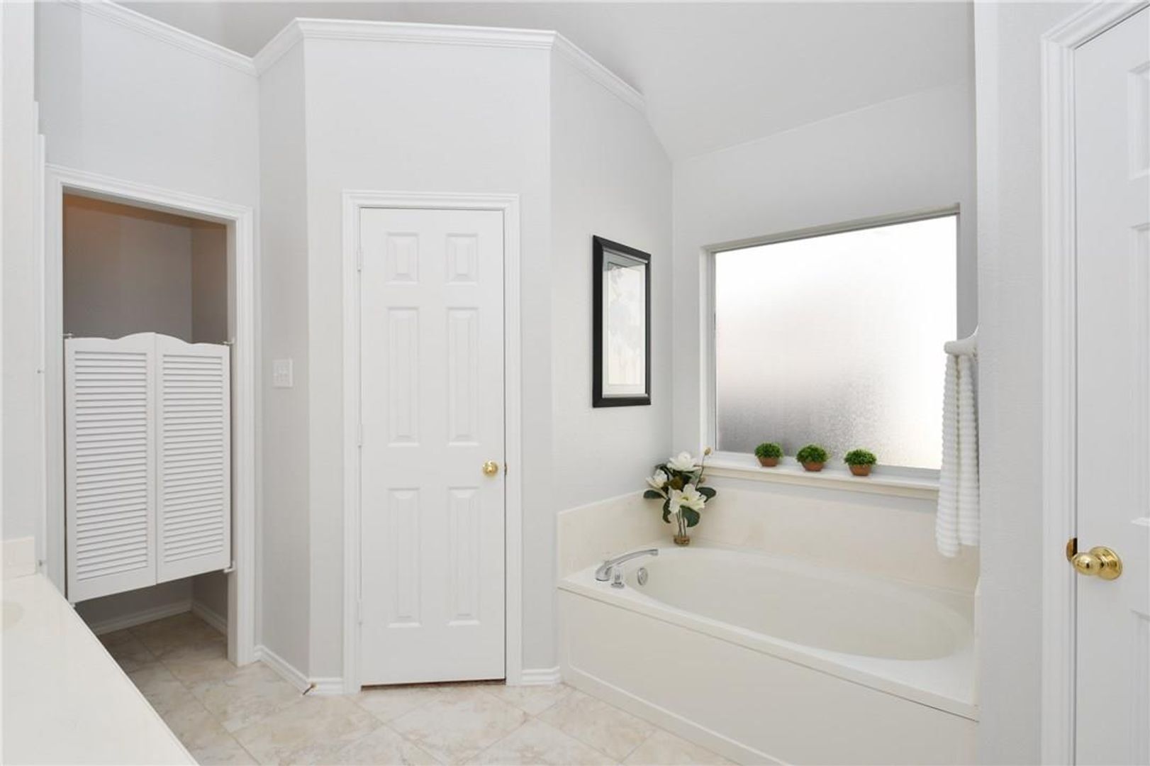 Building Photo - 8435 Creekside Cir