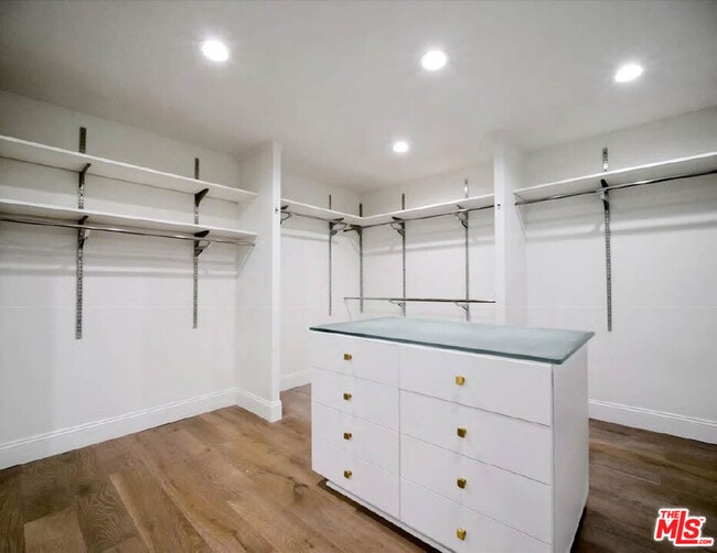 Building Photo - 4732 Del Moreno Dr