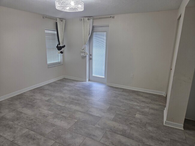 Building Photo - 3922 Cochise Terrace