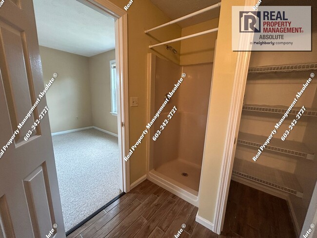 Building Photo - Renovated Townhome in Prime Location