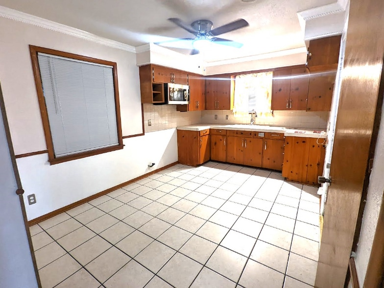 Primary Photo - 3755 Elmer Ln