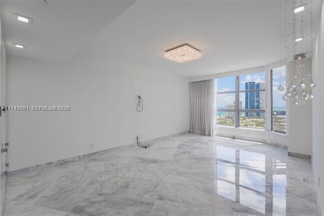 Building Photo - 19195 NE 36th Pl