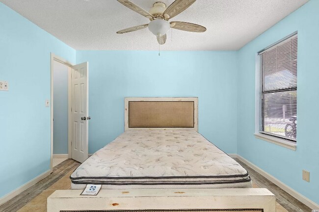 Building Photo - 2005 Greens Blvd