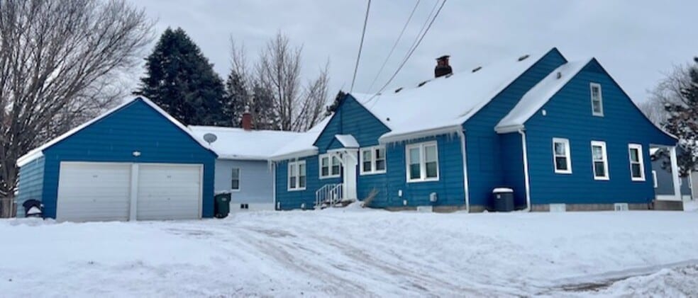 Building Photo - 2133 N Division St