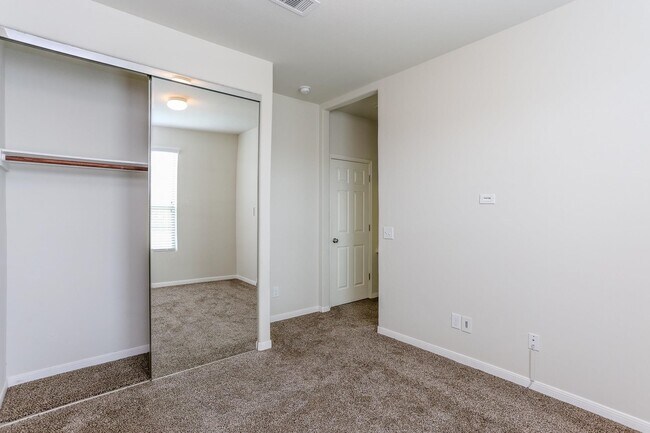 Building Photo - 914 Canyon Hill Ln