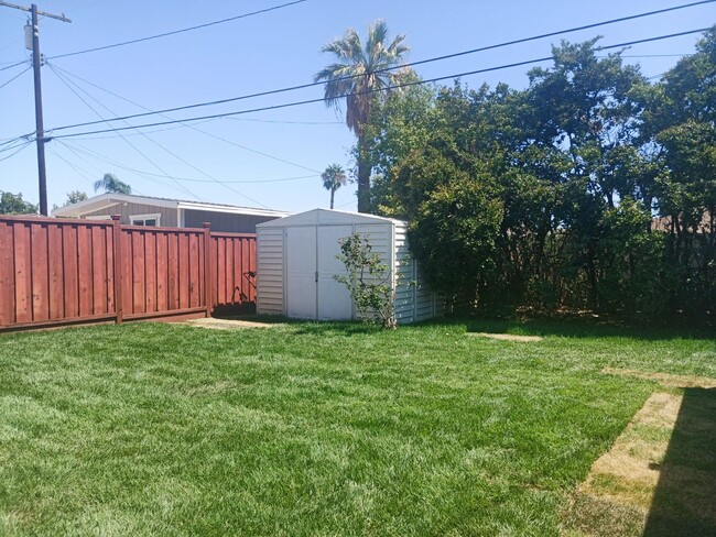 Building Photo - BACK HOUSE, IN A QUIET NEIGHBORHOOD!!!