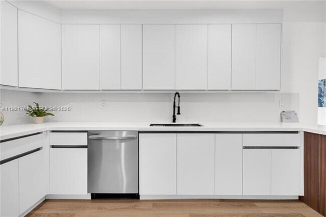 Building Photo - 4701 SW 104th Ct