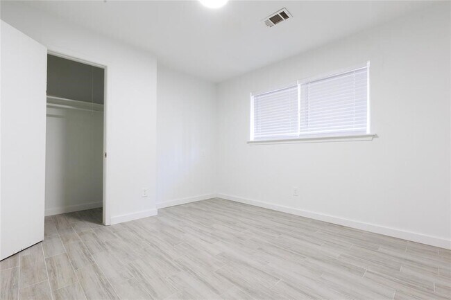 Building Photo - 2510 Straight Creek Dr