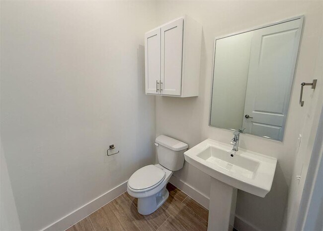 Building Photo - 13112 Maplewood Ave