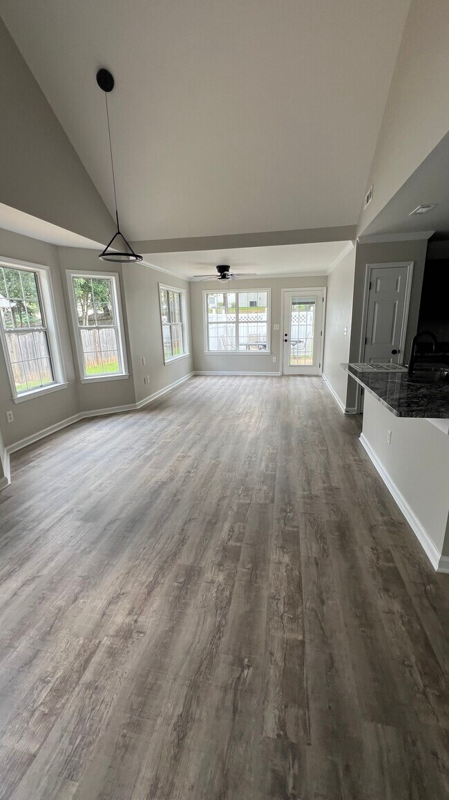 Building Photo - 92 Riva Ridge Ln