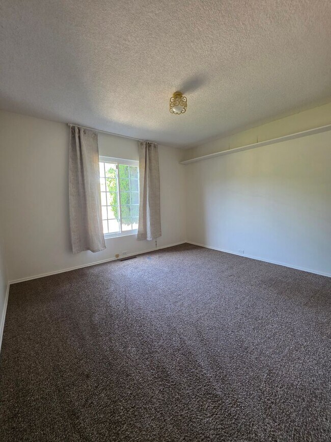 Building Photo - 6437 Elmhurst Dr