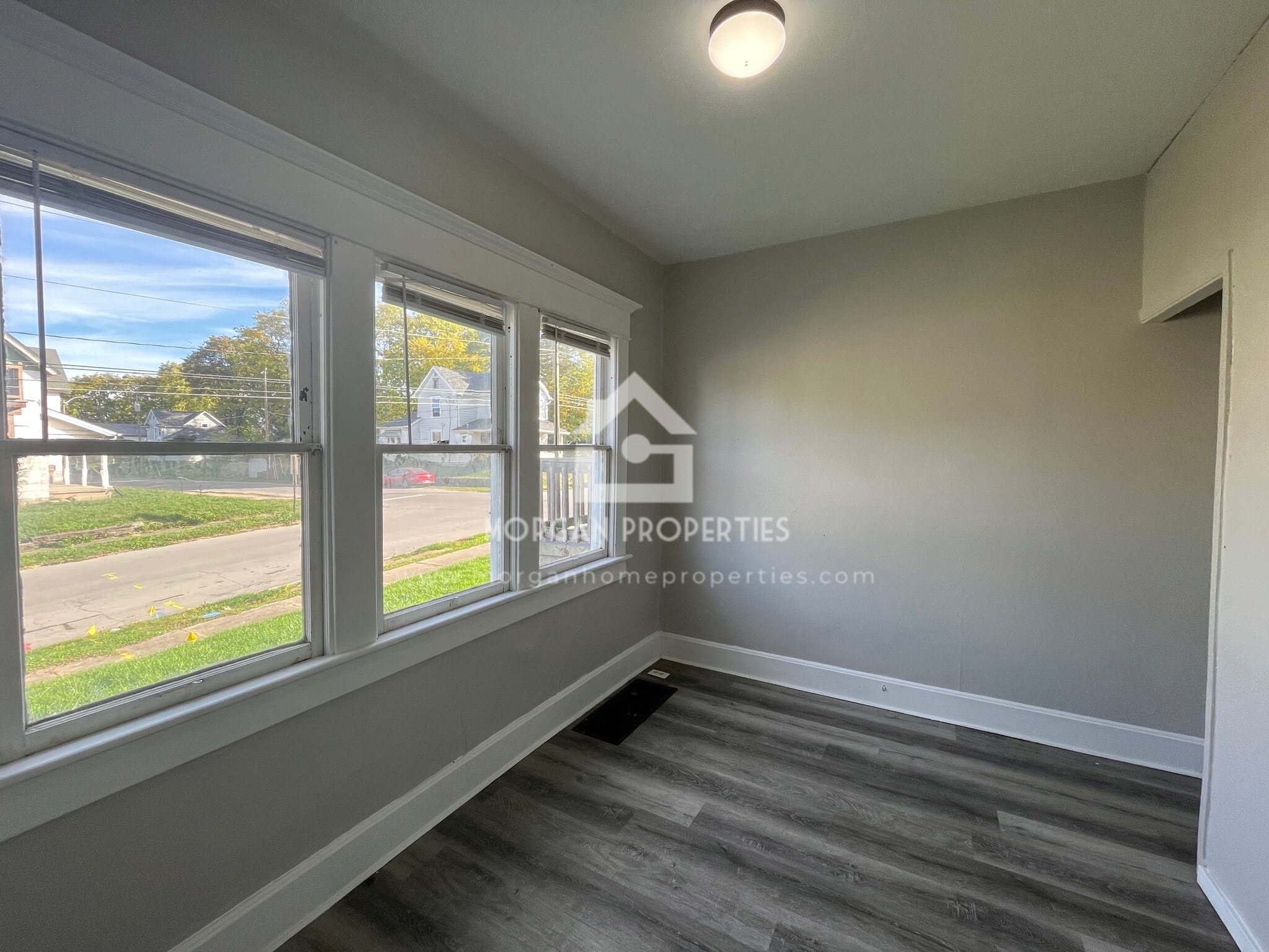 Building Photo - 225 N 10th St