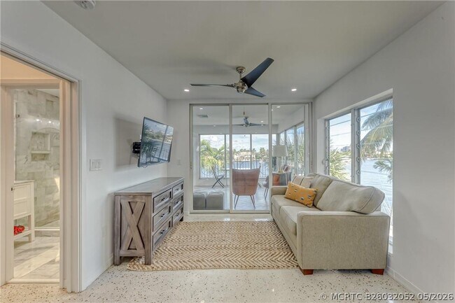 Building Photo - 2717 Yacht Club Blvd
