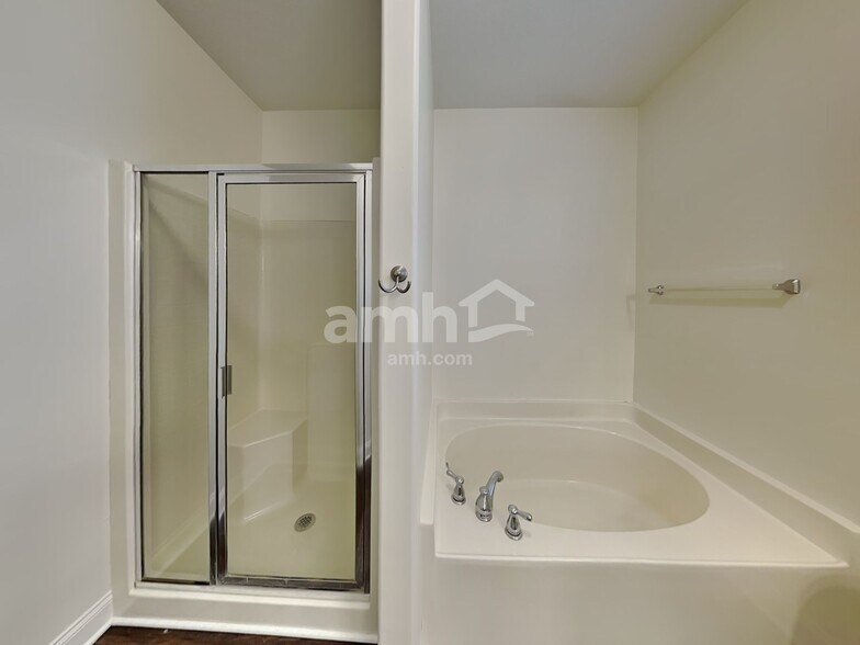 Building Photo - 1684 Woods Ln