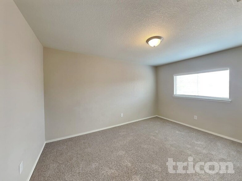 Building Photo - 11319 Saratoga Coach